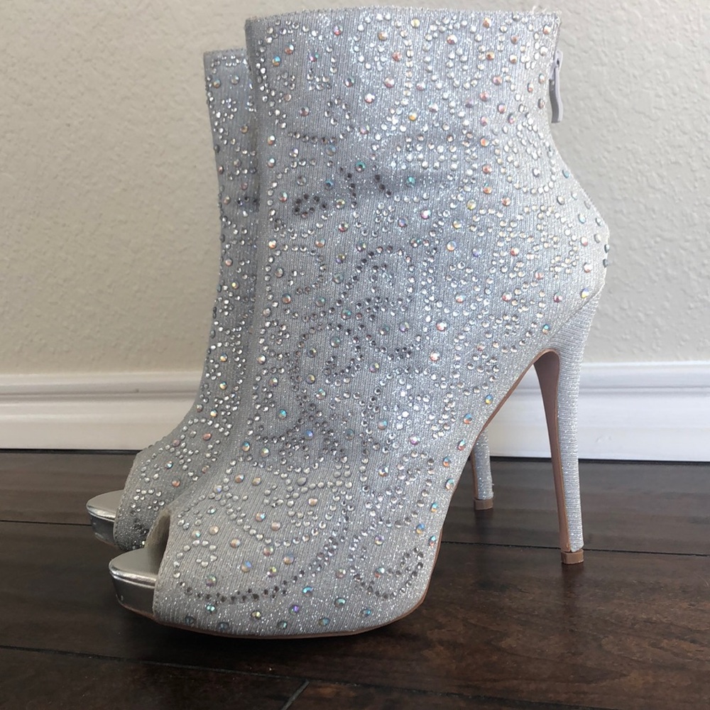 Lauren Lorraine Booties Size 9.5